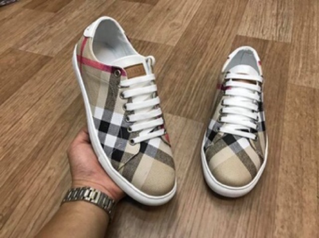 Giầy buberry
