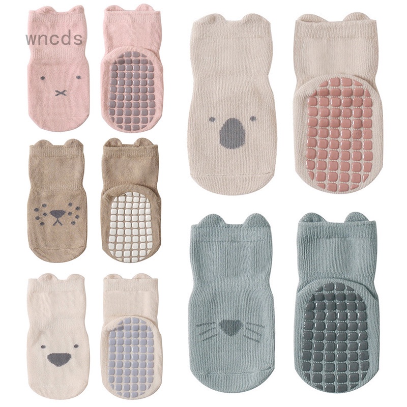 Vớ cotton chống trượt họa tiết hoạt hình cho bé
