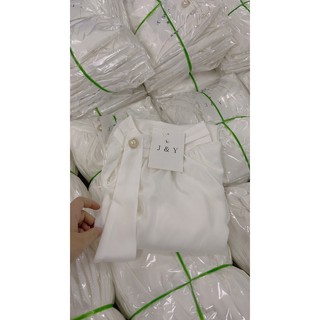 ANU101 - ÁO SƠ MI NỮ LỤA TRẮNG CỔ XẾP CÀI NƠ
