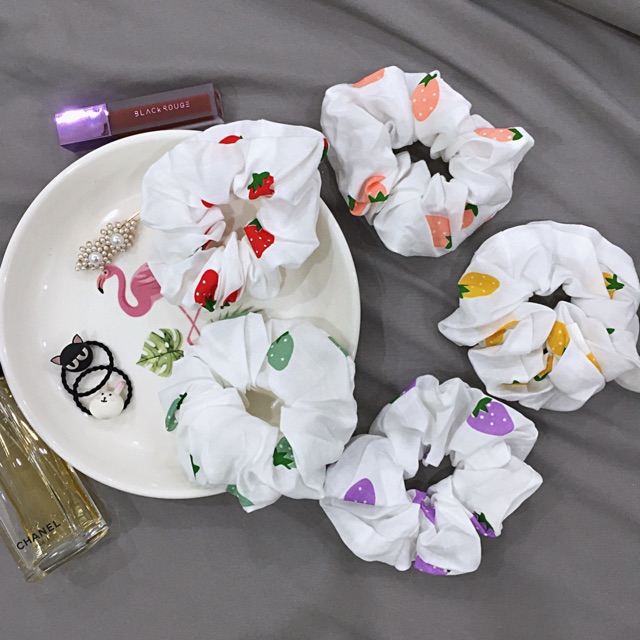 Cột scrunchies dâu