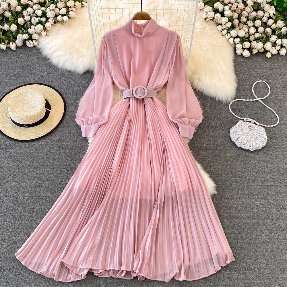 Đầm nhẹ nhàng và quen thuộc kiểu cổ đứng cổ áo cao thắt eo thắt eo xếp ly váy xòe rộng