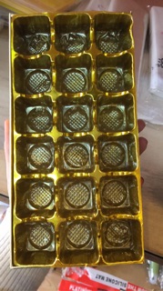 Hộp socola đỏ chấm bi nơ 18 viên