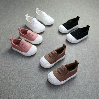 Giày bata trẻ em