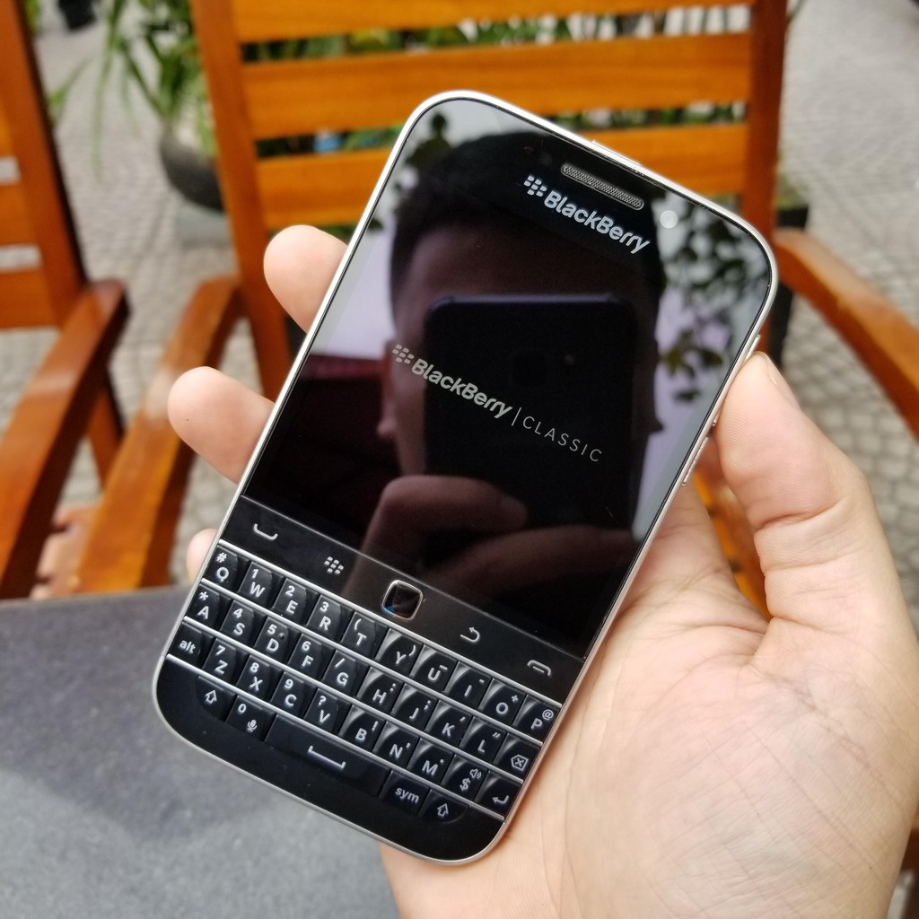 Điện thoại Blackberry Classic Q20 RAM 2GB Đẳng Cấp Doanh Nhân xách tay Mỹ | BigBuy360 - bigbuy360.vn