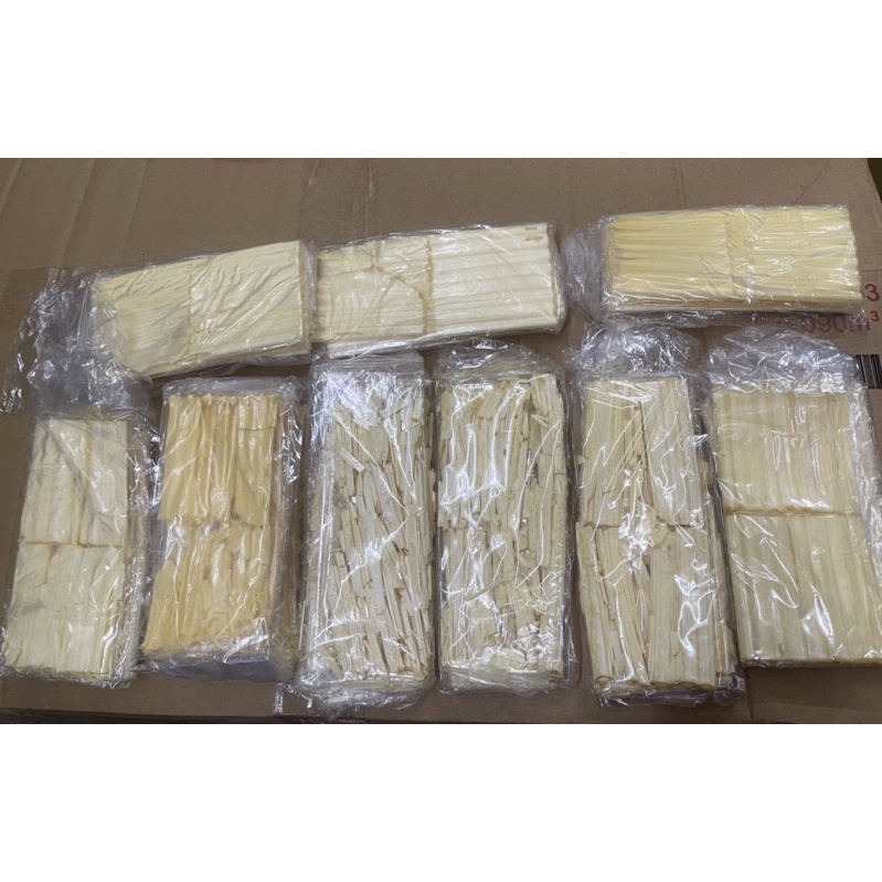 1 túi 3 thanh kẹo bị vỡ do vận chuyển hoặc bị chảy vì đi xa nóng ạ