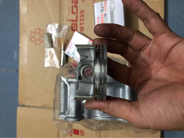 Lòng + piston bạc Exciter 150cc zin hãng yamaha 2 tem