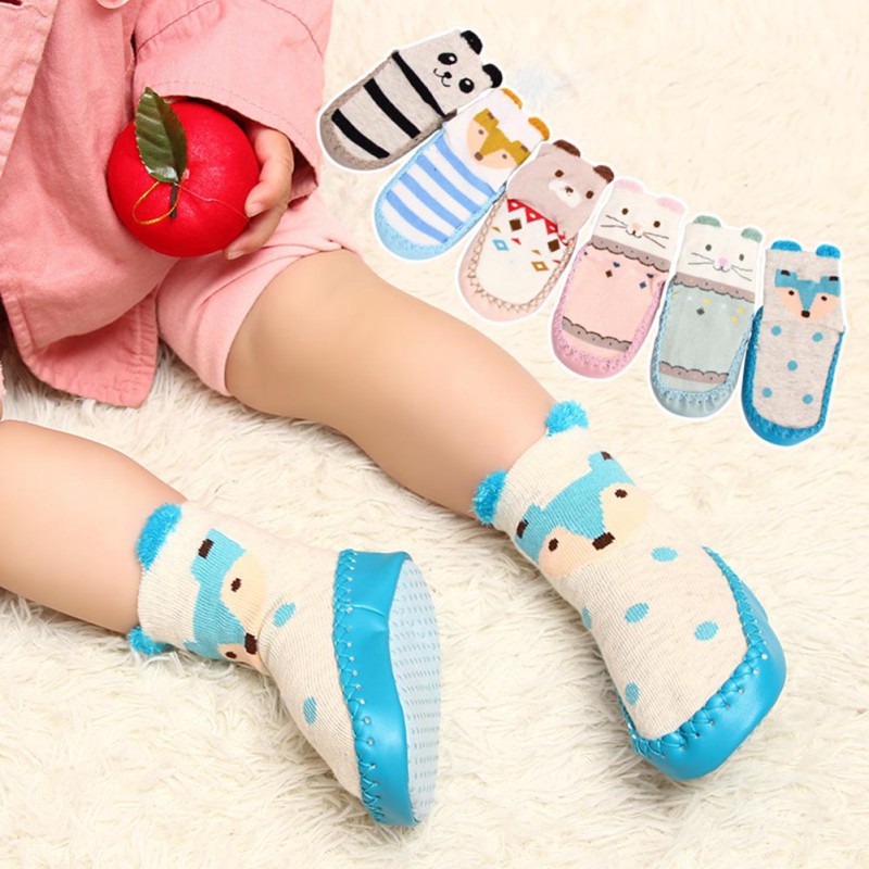 Giày tập đi chống trượt hoạ  tiết hoạt hình cho trẻ sơ sinh