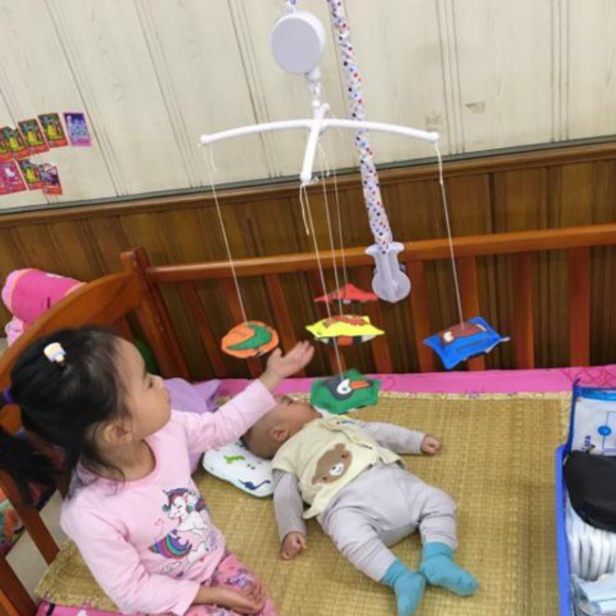 Treo cũi, nôi kích thích thị giác, phát nhạc lalala baby thiết kế 2 mặt thông minh kích thước 64x40cm