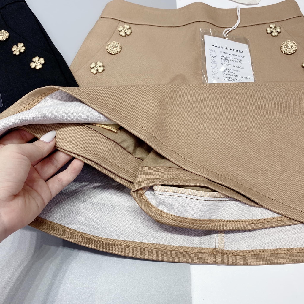 Chân váy chữ A đính cúc hoa