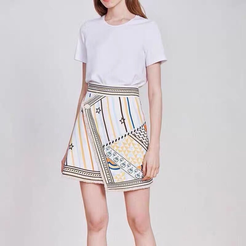 Chân váy hoạ tiết Lily