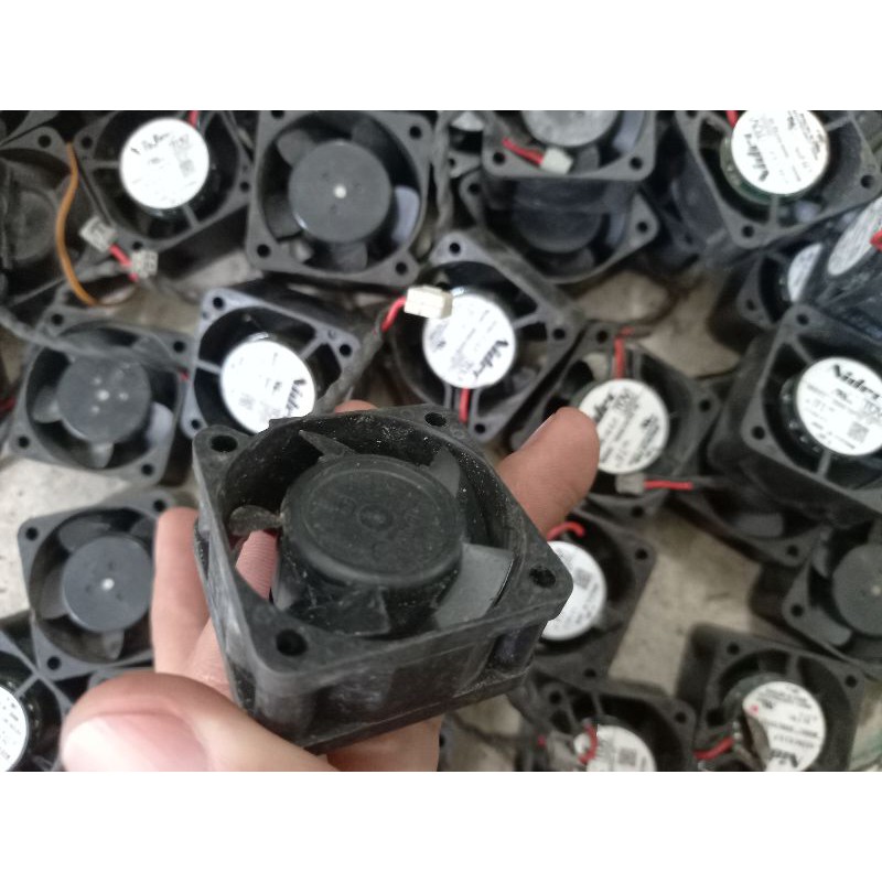 Quạt làm mát 5v 0.1a 4x4x2 24v 0.17a 4x4x2cm 7v 0.1a 6x6x2cm chạy tốt. 589nhattao