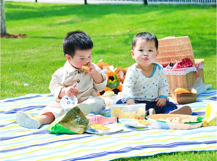 Thảm picnic  dã ngoại lịch cao cấp Chống thấm nước nhiều kích thước gấp gọn tiện lợi tặng túi đựng kèm theo