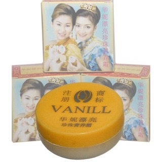 Hai hủ Kem vanill Cô gái nhật