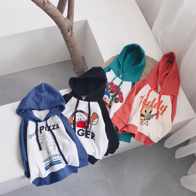Áo hoodie hoạ tiết hoạt hình
