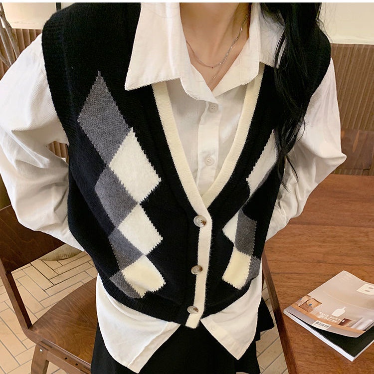 Phiên bản Hàn Quốc  áo cardigan Set áo len cổ chữ V không tay và áo khoác ngoài màu trắng đen phong cách Hàn Quốc cho nữ 77