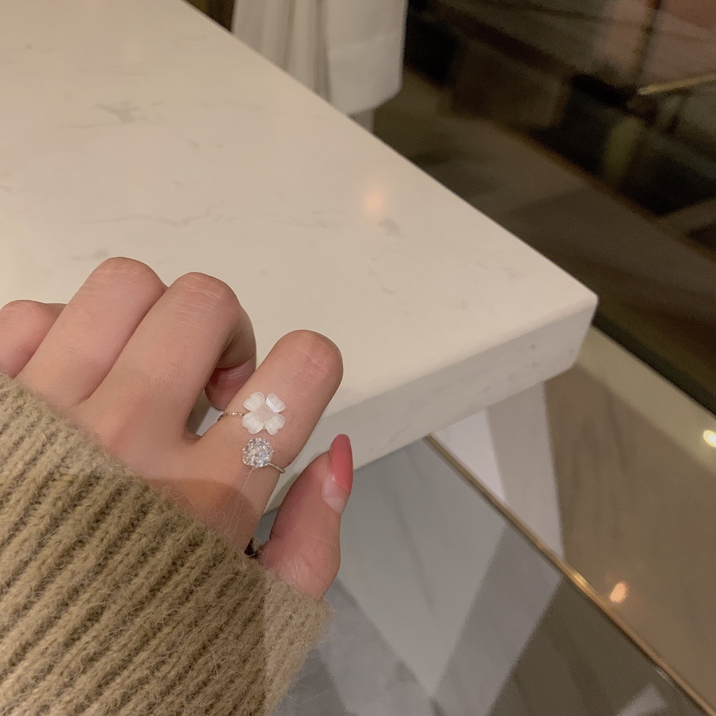 Nhẫn hở hình hoa đính đá zircon có thể điều chỉnh kích cỡ xinh xắn