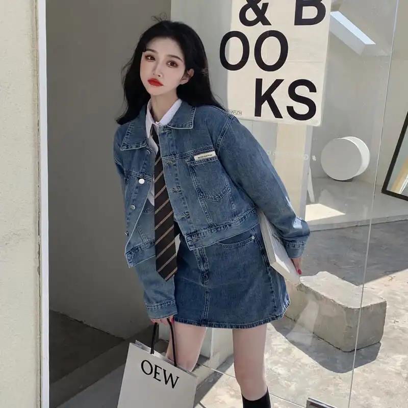 Set áo khoác denim + chân váy lưng cao phong cách retro (Có bán lẻ)