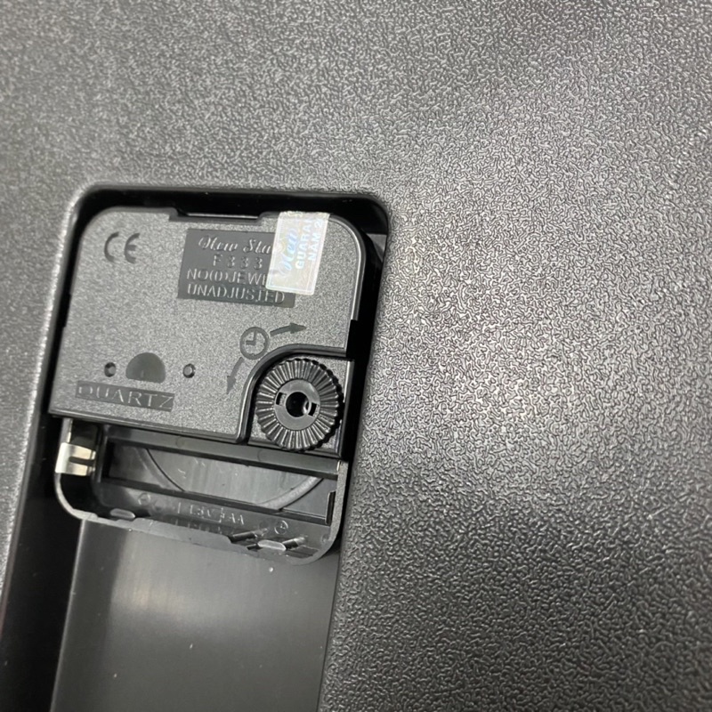 Đồng hồ treo tường newsta N53 mặt tròn hàng chính hãng