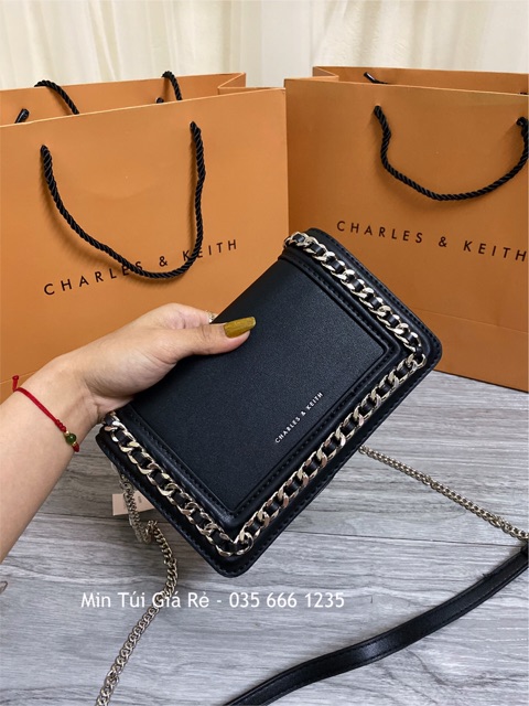 - Túi CnK viền xích có sẵn