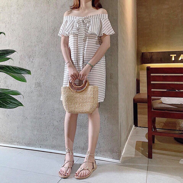 Đầm trễ vai kẻ sọc. 2 màu trắng, xanh