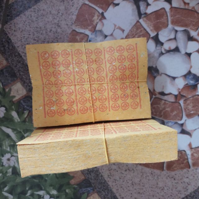 1 cục tiền xu vàng