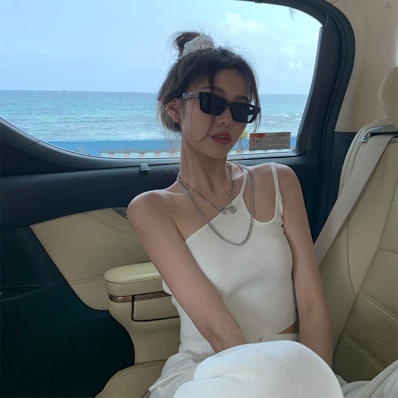 Áo hai dây thời trang quyến rũ sành điệu cho nữ | BigBuy360 - bigbuy360.vn