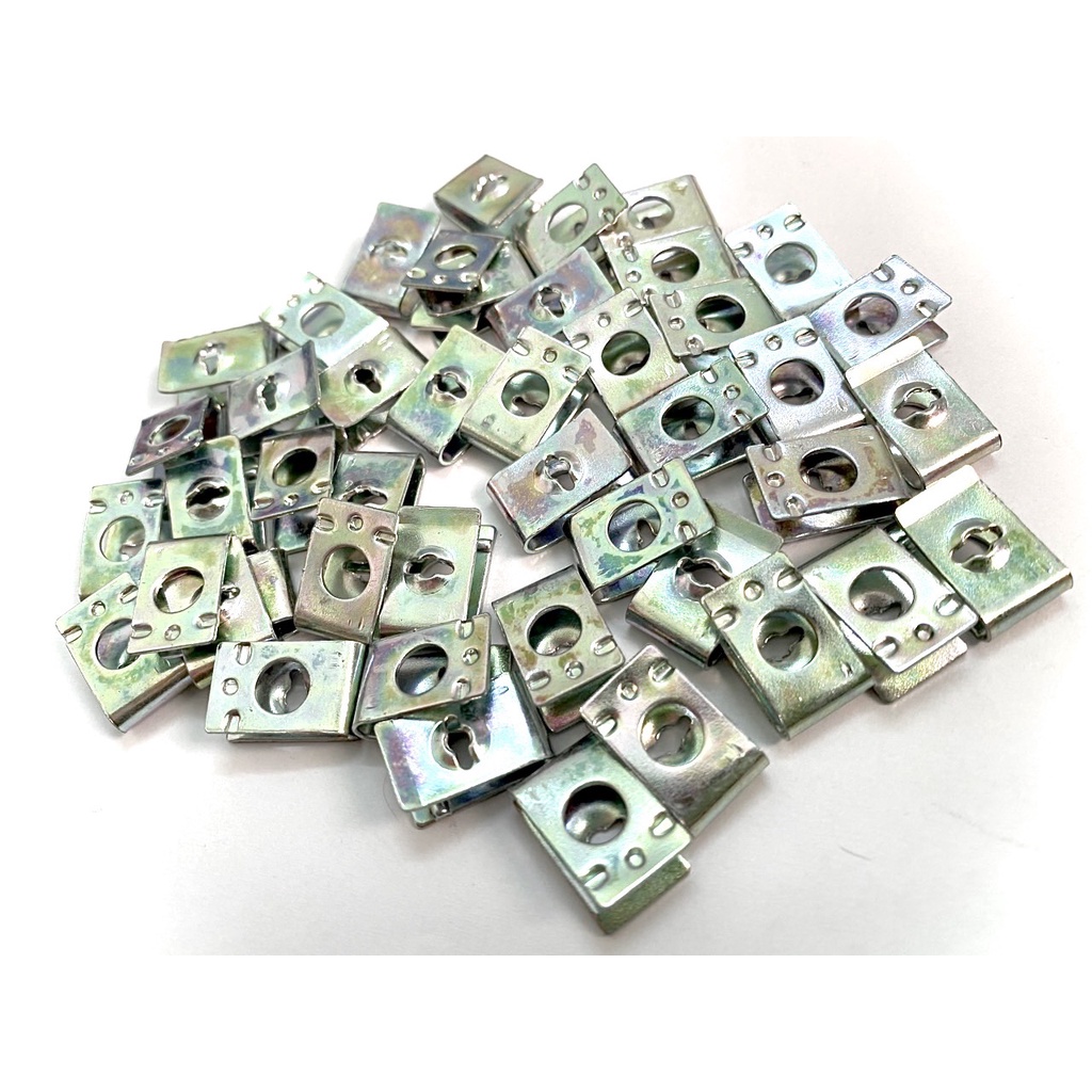 Pát kẹp ốc xoắn 5 ly gắn dàn áo xe Honda Yamaha màu trắng