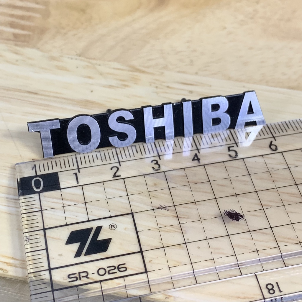Tem/logo Toshiba nhôm, giá 1 chiếc.