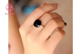 Nhẫn Đính Đá Đen Kiểu Dáng Thanh Lịch