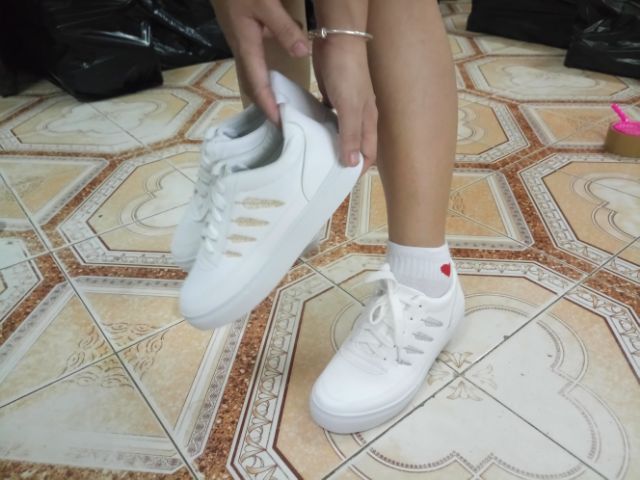 GIÀY NỮ GIÀY SNEAKER THÊU LÁ SIÊU ĐẸP PHOM GỌN | BigBuy360 - bigbuy360.vn