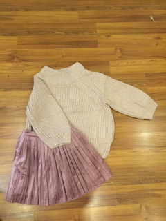 Set áo len dày + váy nhung xếp li