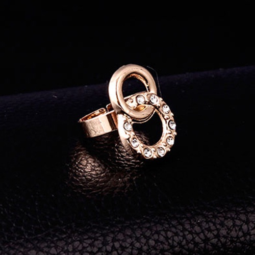 Bộ trang sức gồm 1 dây chuyền + 1 vòng đeo tay + 1 nhẫn + đôi khuyên tai tạo hình vòng nối đính đá thời trang