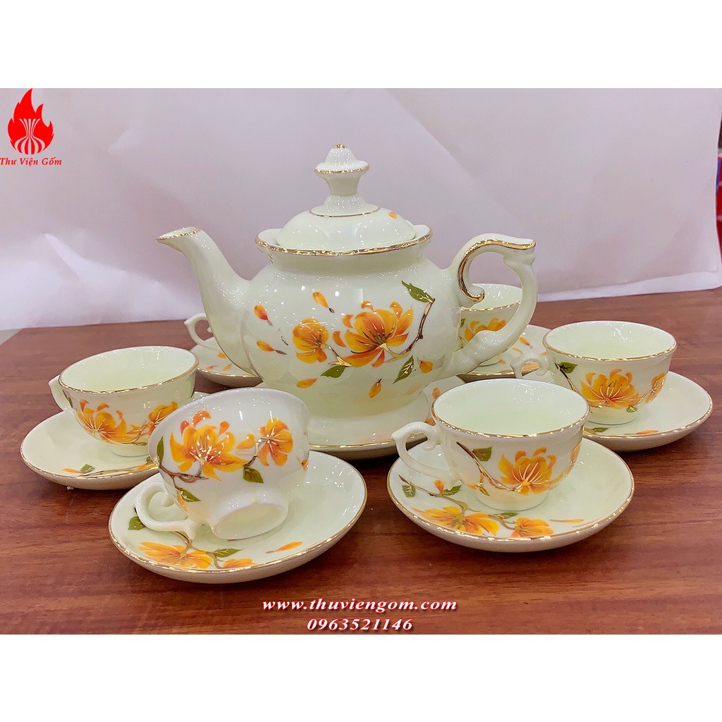 Bộ ấm chén trắng vẽ vàng vẽ cảnh Bát Tràng