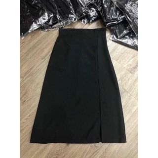 Chân váy xẻ tà