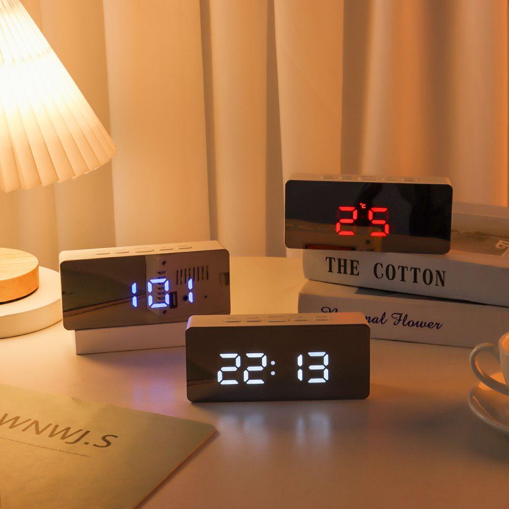 CONOPERY Đồng Hồ Báo Thức Kỹ Thuật Số Để Bàn Có Đèn LED Với Cổng Sạc USB Tiện Dụng