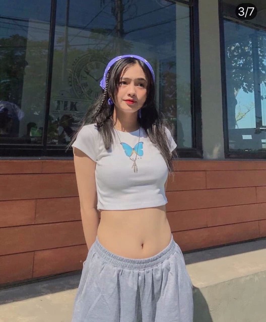 Áo crop hoạ tiết bướm