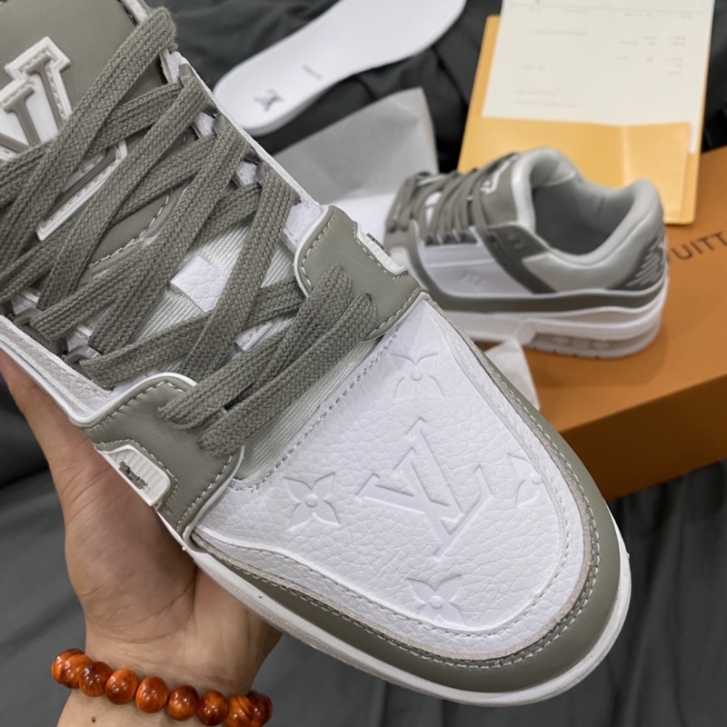GIÀY L.V TRAINER SNEAKER WHITE GREY LAI AU