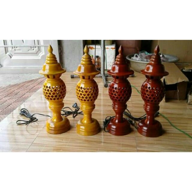 Cặp  đèn  thờ gỗ