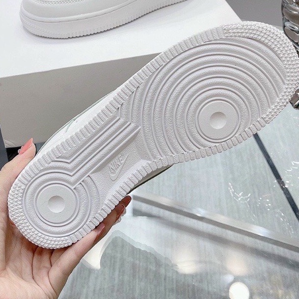 Giày AF1 vệt nâu trắng dành cho nam nữ bản trung, full box bill