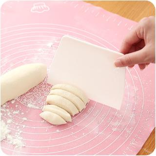 Khuôn cạo cắt bột làm bánh bằng nhựa