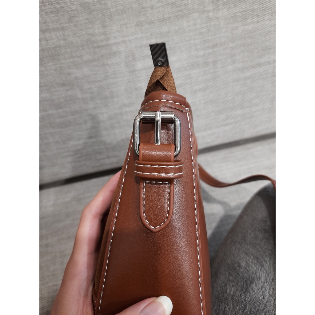 Túi da lộn đeo chéo khóa cài BG005