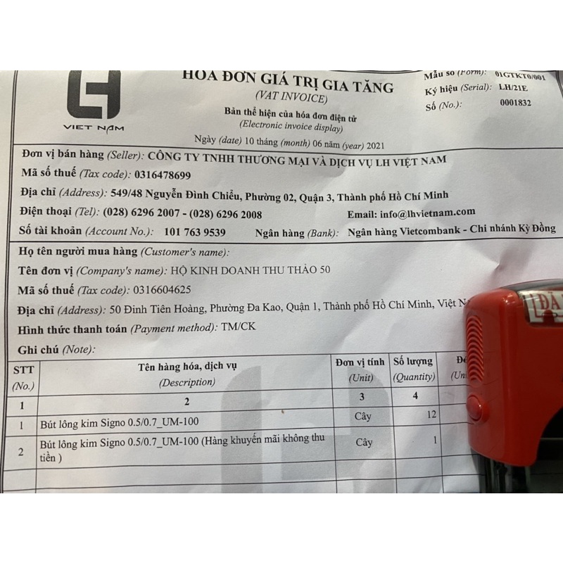 Bút bi nước Uni UM100 / UM-100 nét 0.5mm.