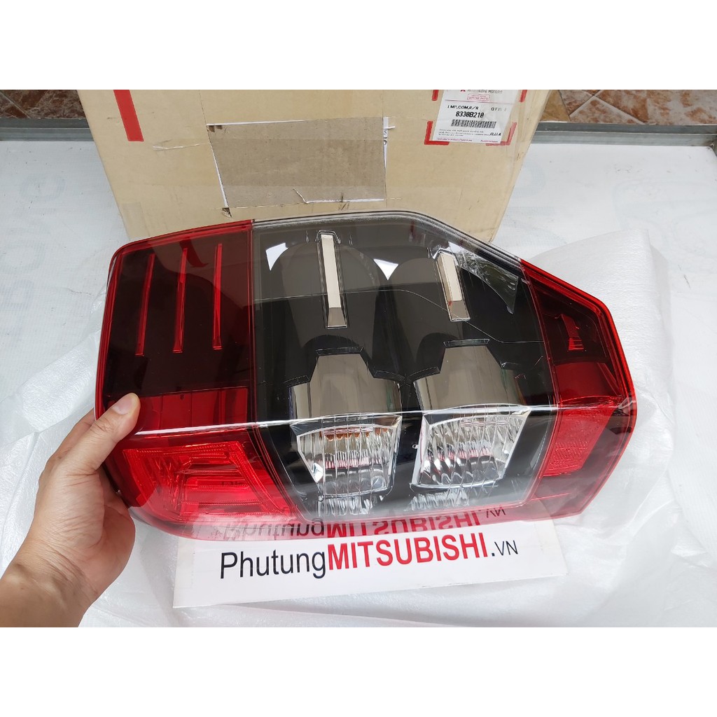 Đèn hậu xe Mitsubishi Triton 2019 Halogen