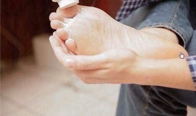 Phấn khử mùi hôi chân Thái Lan 60g