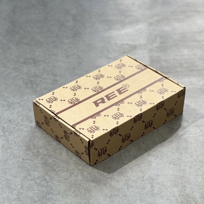 HỘP GIẤY REE MONOGRAM - BÁN KÈM ÁO DÙNG LÀM QUÀ TẶNG