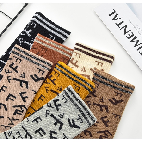 Vớ Tất cao cổ Nam Nữ Họa Tiết chữ F phong cách trẻ trung và năng động.