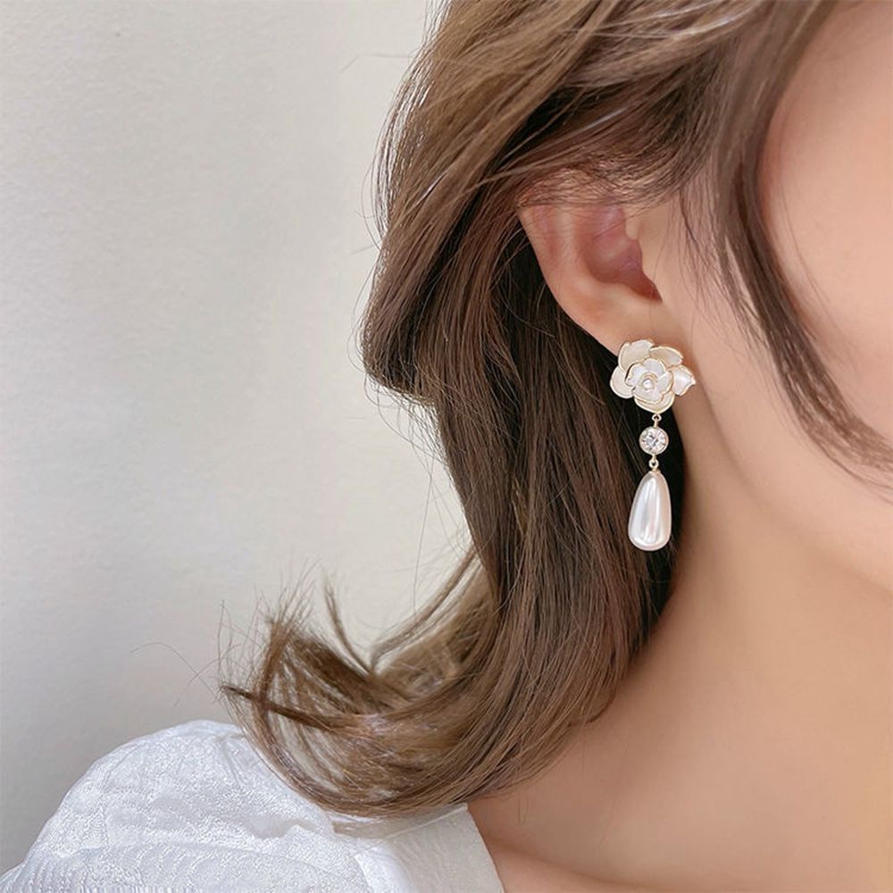 Bông tai hình hoa trà đính ngọc trai phong cách Hàn Quốc thanh lịch cho nữ