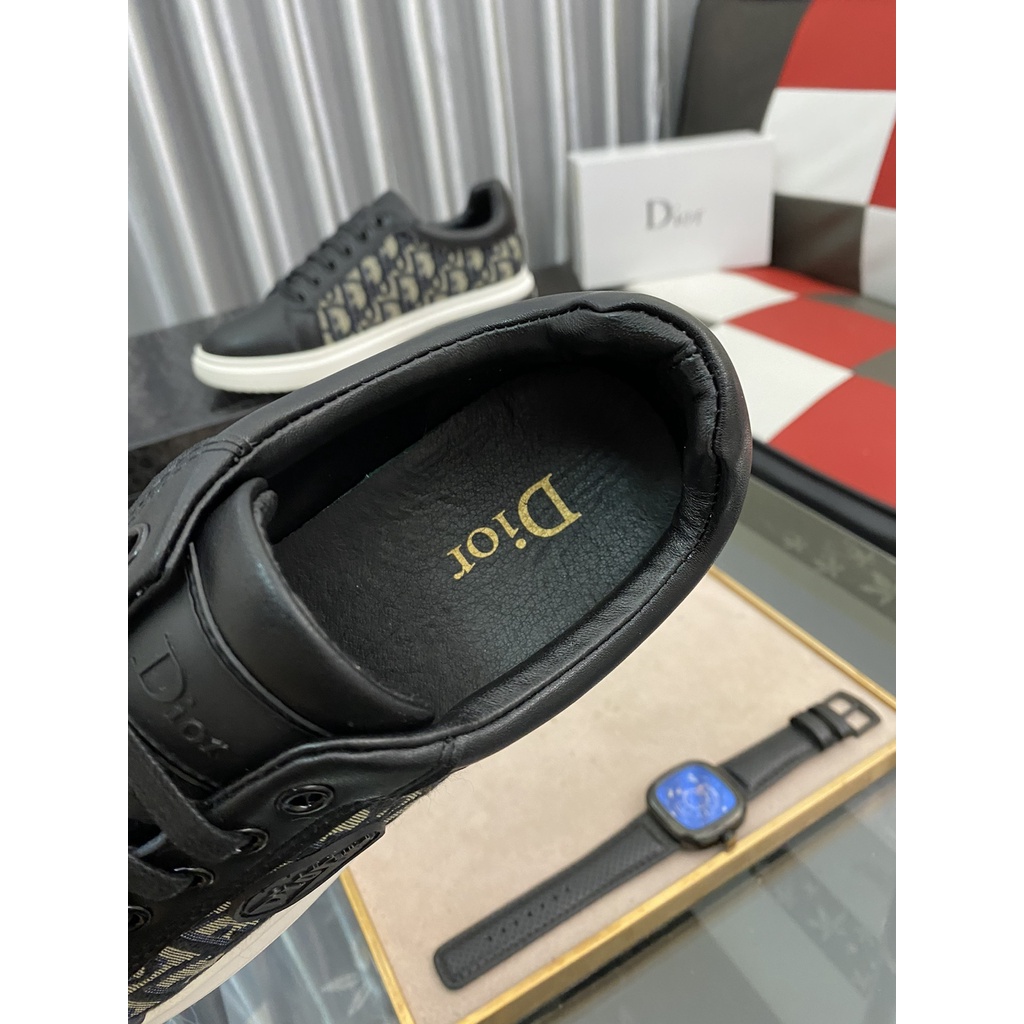 Giày sneakers nam da thật cao cấp DIOR CD thiết kế trẻ trung và hiện đại với họa tiết logo thương hiệu cách điệu bắt mắt