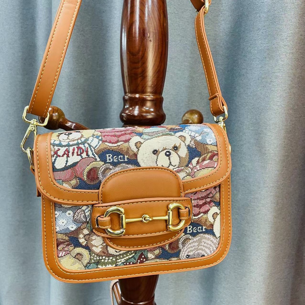 Túi Xách Đeo Vai Hình Yên Ngựa Katy Bear Phong Cách Thời Trang Nhỏ Nhắn Xinh Xắn