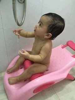 Ghế gội đầu cho bé